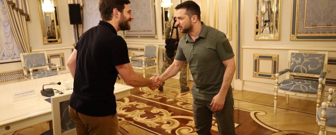 School of Public Policy PhD candidate Paul Massaro shaking hands with Ukrainian President Volodymyr Zelensky